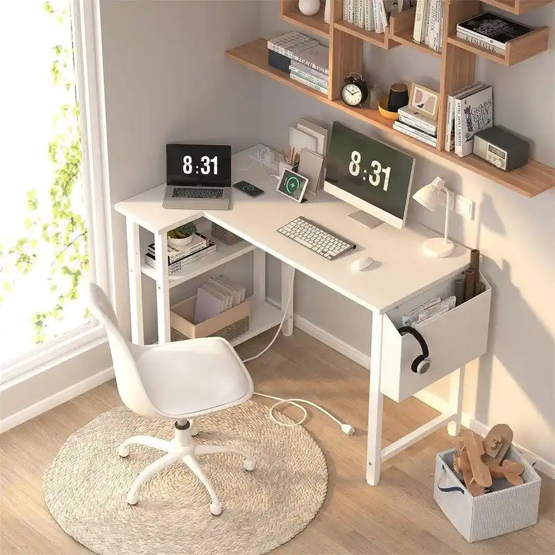Bureau d'ordinateur en L